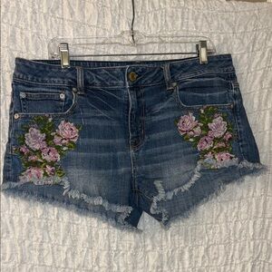 American Eagle Outfitters: Stretch Denim Floral Embroidered Shorts, Size: 14